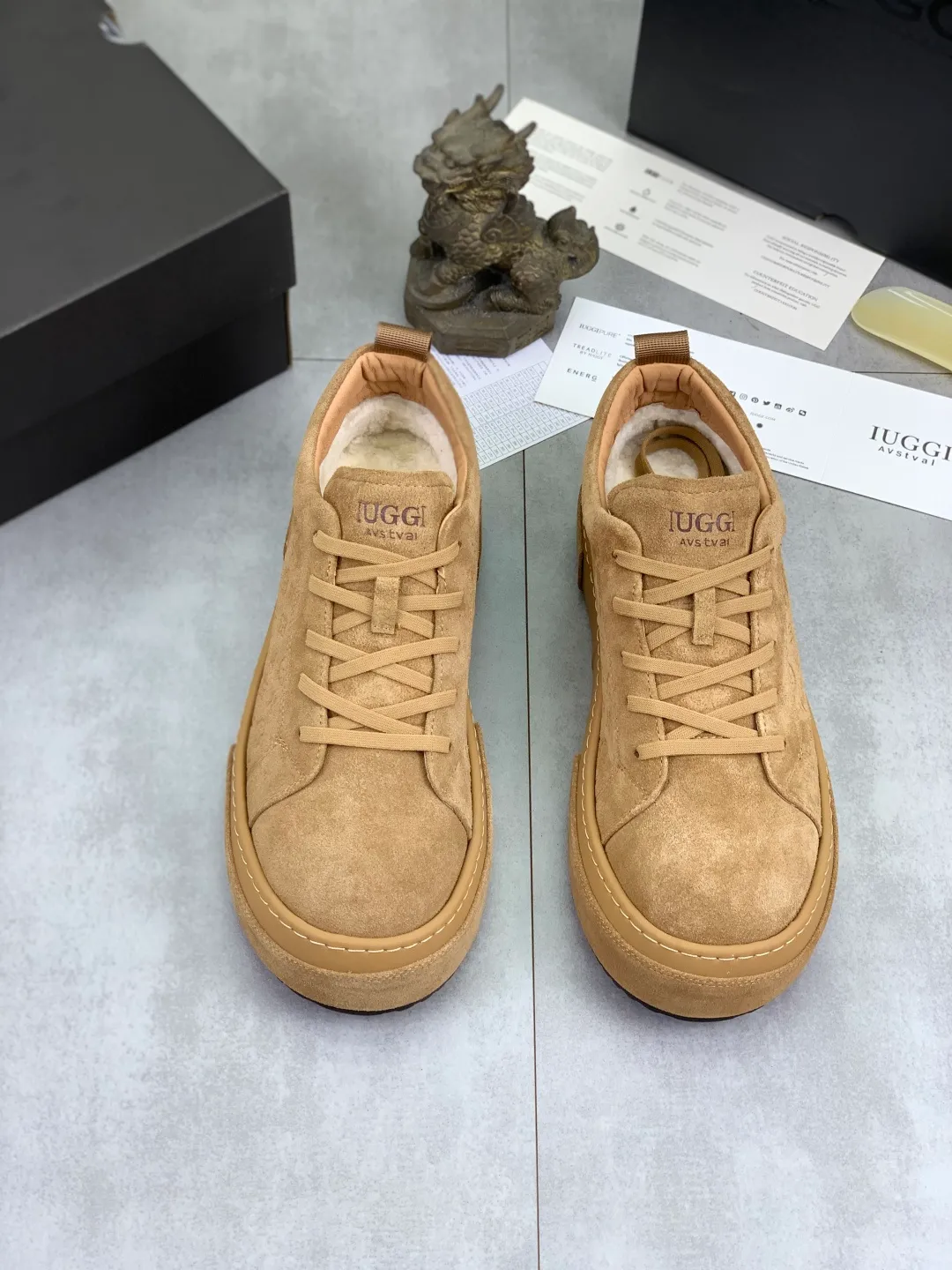Men's men's shoes 💰P600 New arrival 🆕🆕🆕 IUGGI new retro presbyopic men's shoes Casual and versatile, full of high-end sense, fashionable and luxury style, joint model, retro presbyopic factor, full of handsome style, first layer suede cowhide, wool lining, rubber outsole, light and non-slip size: 39-44, three colors 9681-c22